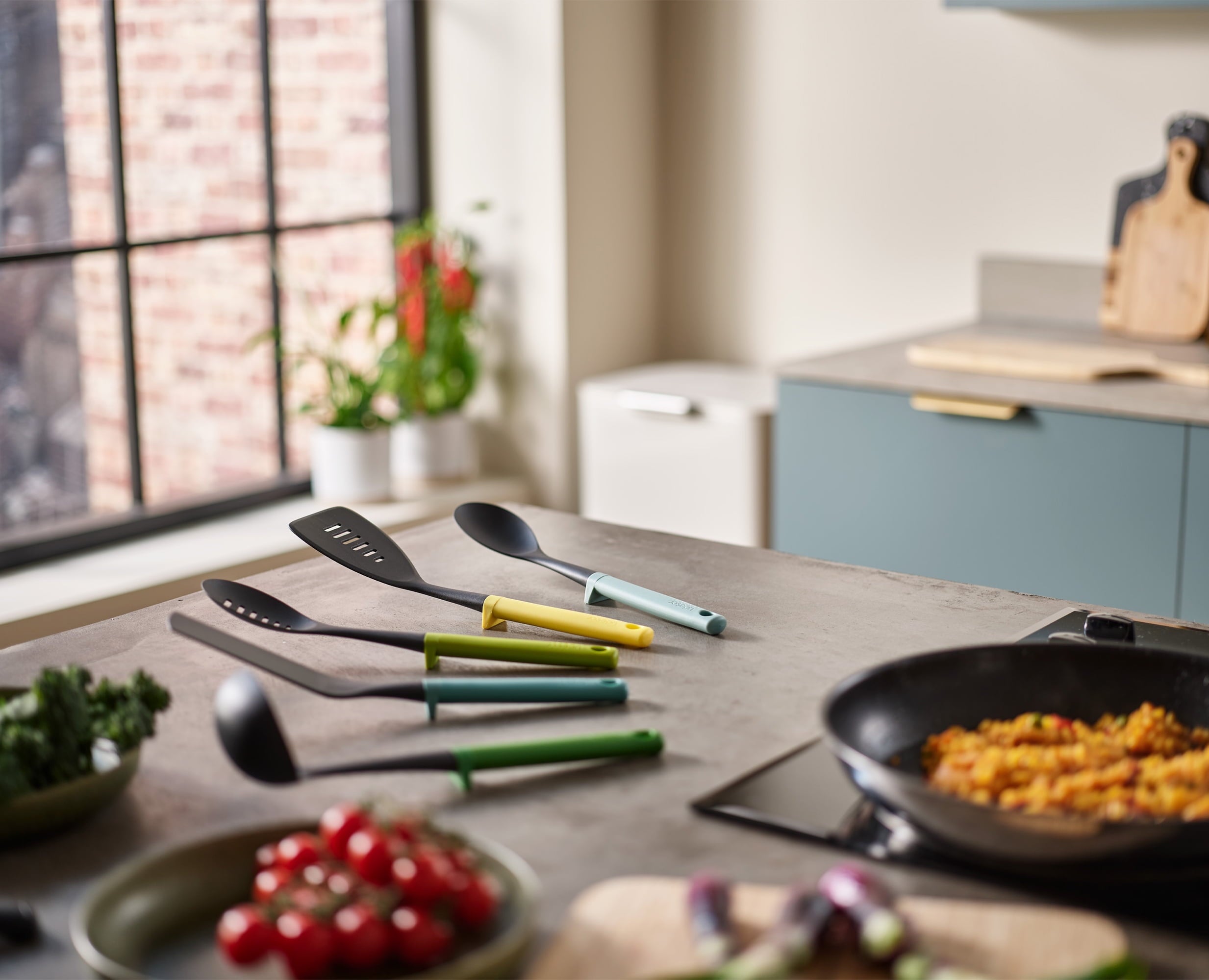 5-piece Cooking Utensil Set with Integrated Tool Rests - Image 3