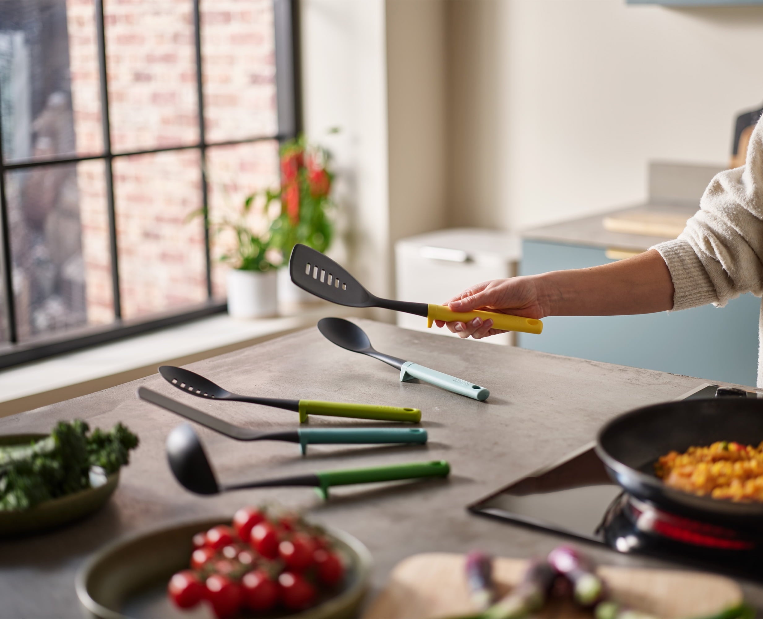 5-piece Cooking Utensil Set with Integrated Tool Rests - Image 2