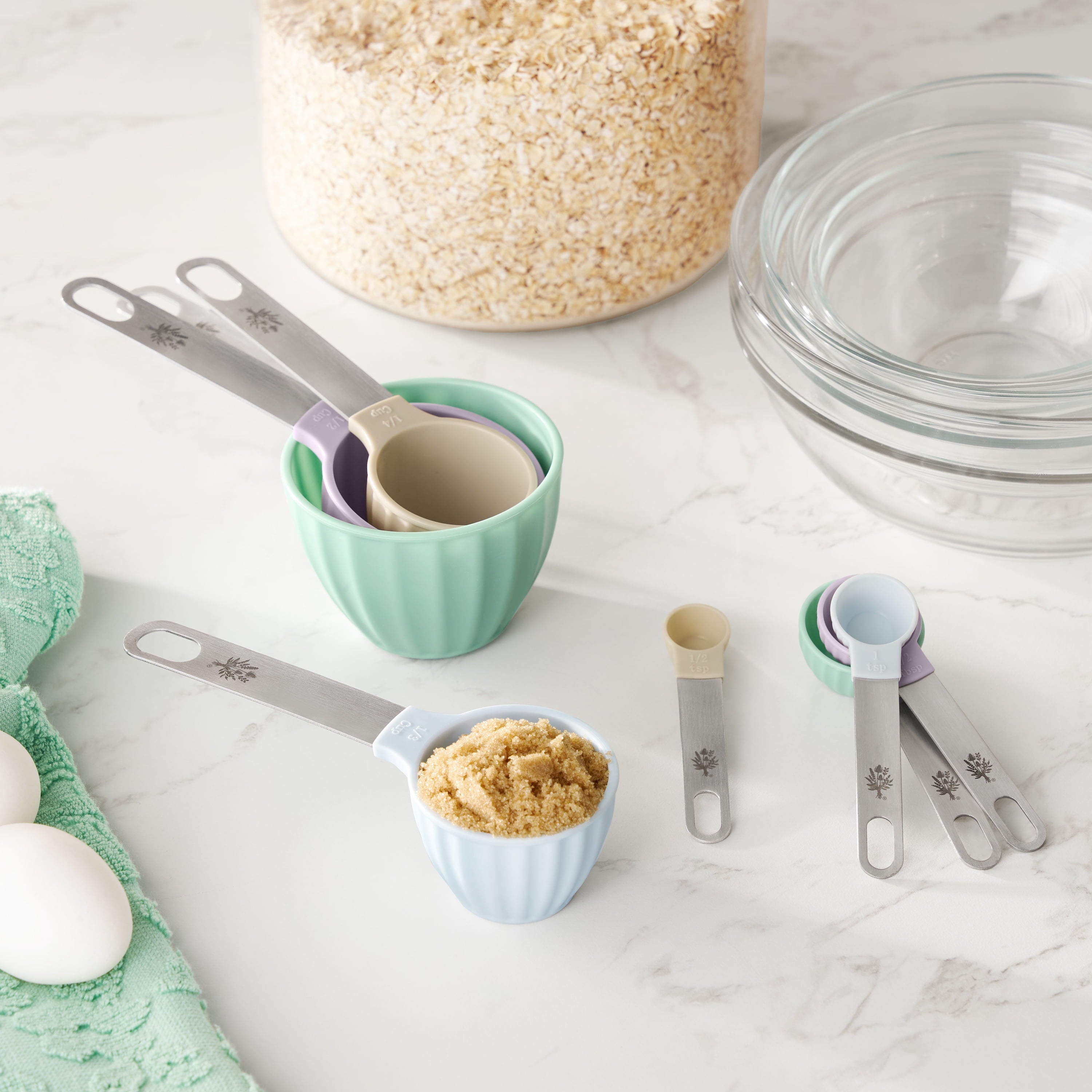 8-Piece Plastic Measuring Cup and Spoon Set, Multicolor - Image 4