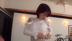 07274 Frustrated beauty