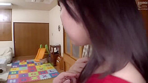 09832,A woman who screams in agony