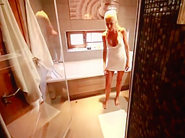 Abartig perverse XXLpiss-Dusche mit spermafinale!
