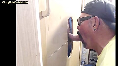 Amateur gloryhole gaydaddy sucking and wanking dick