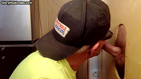 Amateur gloryhole gaydaddy sucking and wanking dick