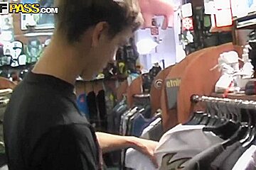 Amateur teen 18+ Eva Cats makes dirty things in the mall
