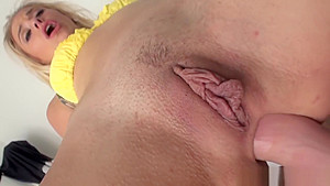 Anal amateur rider enjoying her first time