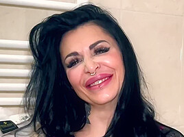 As delighted as she is excited, Alicia, 43, takes on two men!