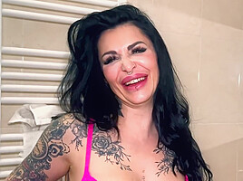As delighted as she is excited, Alicia, 43, takes on two men!