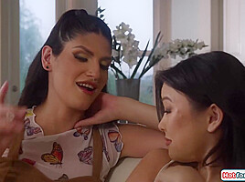 Asian Lulu Chu dares shemale gf Zariah Aura to creampie her