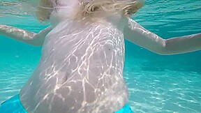 At The Beach Watches Girls Underwater And Wants To Stroke Me