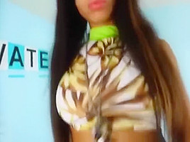 Avoni Sexy Striptease
