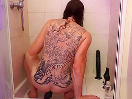 Axelle sous la douche