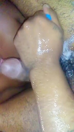 Bath tub blowjob