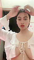 Beautiful Girls - The Queens Cleavage