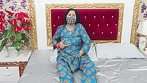 Beautiful Pakistani Sexy Aunty Sex With Large Dildo