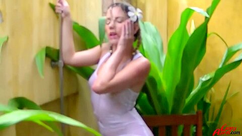 Better When Wetter, Pissing Hottie Drenches Herself - Leony Aprill