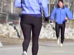 Big candid butts of amateur runners are spied in the morning 08k