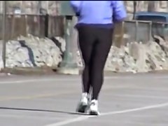 Big candid butts of amateur runners are spied in the morning 08k