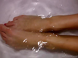 Big feet in bath