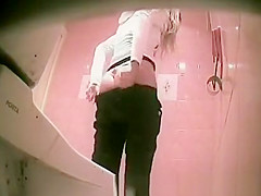 Blonde with great ass peeing