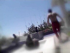 Bonnasse Latine Suce Au Bord De La Piscine