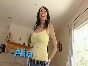 Branlette espagnole avec une salope aux gros nibards