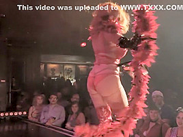 Burlesque strip beauty