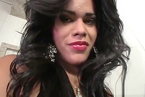 Busty T-girl La Belly San Darrow