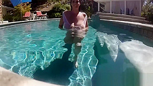 Buxom Alison Tyler takes a bath and rubs herself down