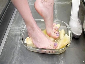 CRUSHING MELON