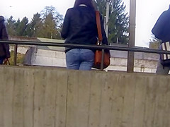 Candid - Nice Ass In Jeans At The Train Station