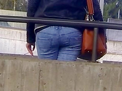 Candid - Nice Ass In Jeans At The Train Station