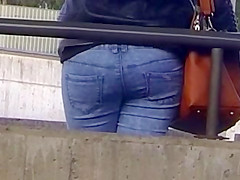 Candid - Nice Ass In Jeans At The Train Station