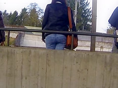 Candid - Nice Ass In Jeans At The Train Station