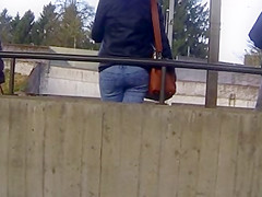 Candid - Nice Ass In Jeans At The Train Station