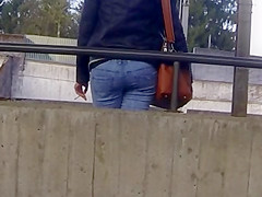 Candid - Nice Ass In Jeans At The Train Station