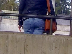 Candid - Nice Ass In Jeans At The Train Station