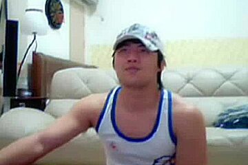 Chinese stud masturbating like crazy
