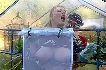 Cum In My Greenhouse With Jenna Starr