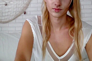 Cute Blonde Trap Cum & It Eat