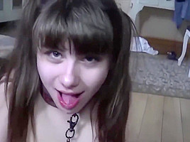 Cute teen 18+ Deepthroats And Gets Fucked In Her Ass