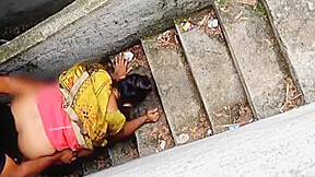 Desi Bhabhi Ko Sidhi Me Choda Hot Indian Bhabhi Fucking In Top Of House