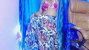 Desi Hot Sexy Beautiful Girl Opens Her Clothes And Bares Her Boobs And Does Erotic Dance