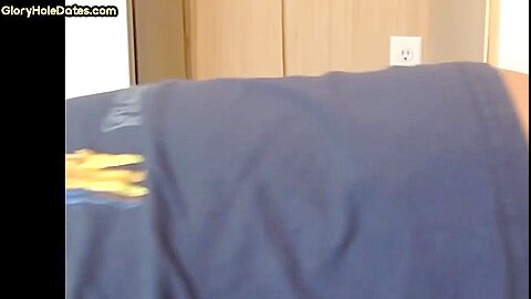 Dicksucking gloryhole DILF gives nice BJ in private home vid