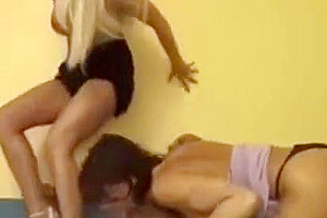 Donne con le palle - Group sex with shemale