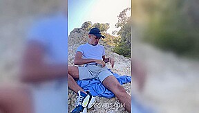 Dotadao gozando muito na trilha - PissVids