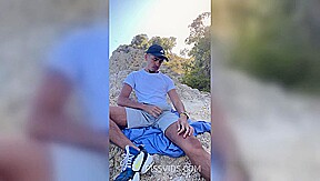 Dotadao gozando muito na trilha - PissVids