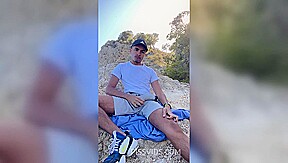 Dotadao gozando muito na trilha - PissVids