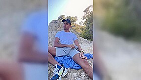 Dotadao gozando muito na trilha - PissVids