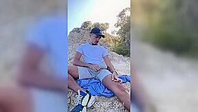 Dotadao gozando muito na trilha - PissVids